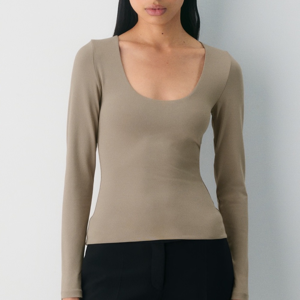 Aritzia Scoopneck Contour Long Sleeve